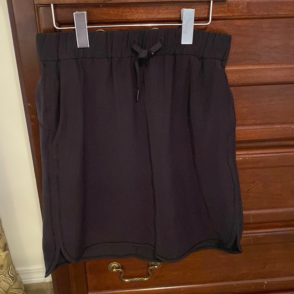Lululemon On The Fly black skirt